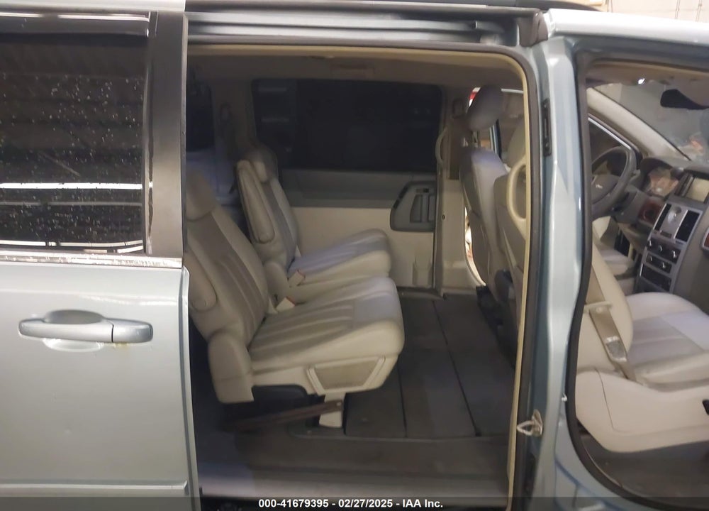 2008 CHRYSLER TOWN & COUNTRY VIN: 2A8HR54P68R839206