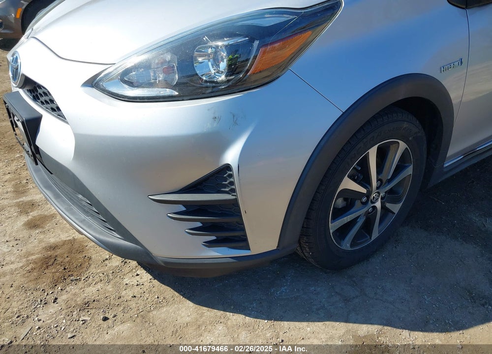 2018 TOYOTA PRIUS C VIN: JTDKDTB32J1604571