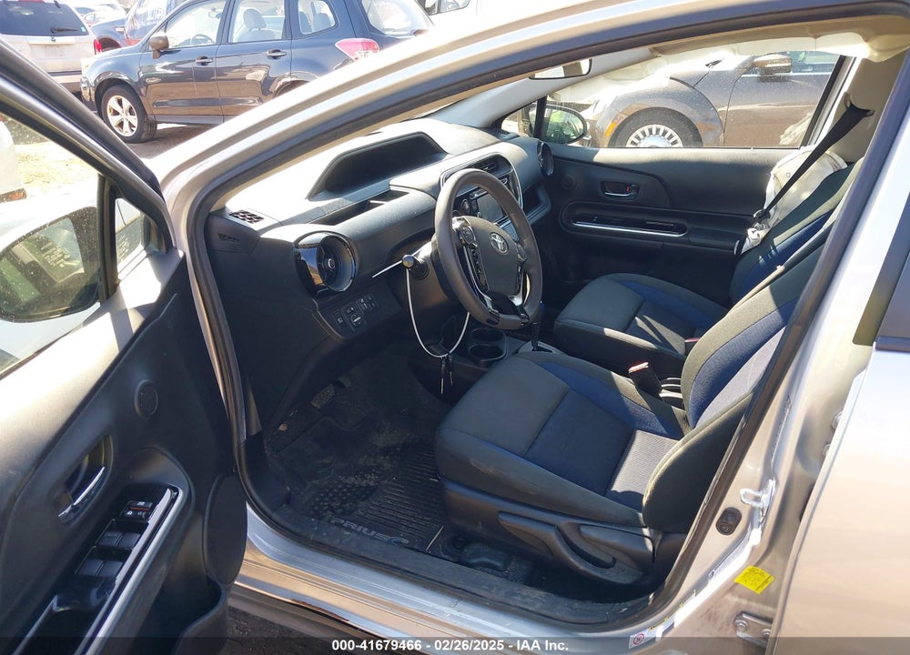 2018 TOYOTA PRIUS C VIN: JTDKDTB32J1604571
