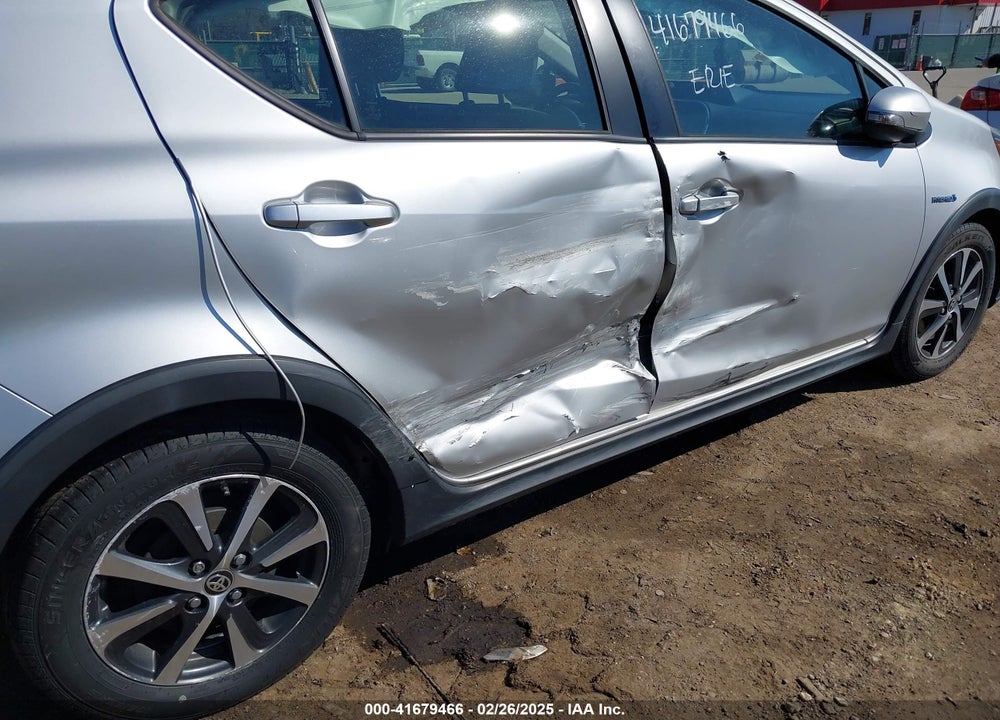 2018 TOYOTA PRIUS C VIN: JTDKDTB32J1604571