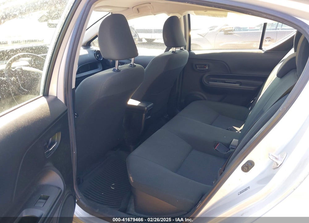 2018 TOYOTA PRIUS C VIN: JTDKDTB32J1604571