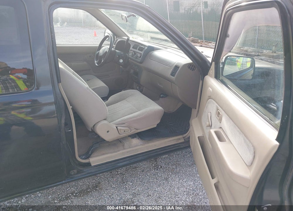 2000 NISSAN FRONTIER XE VIN: 1N6DD26S8YC329174