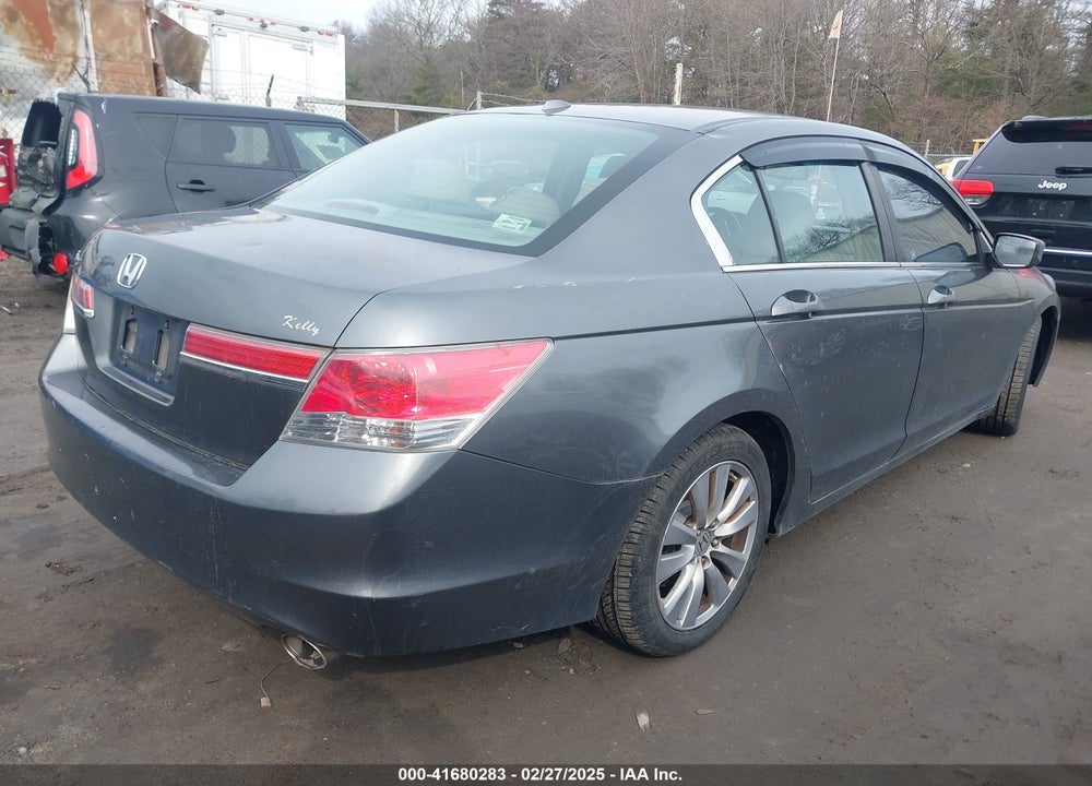 2011 HONDA ACCORD VIN: 1HGCP2F84BA054627