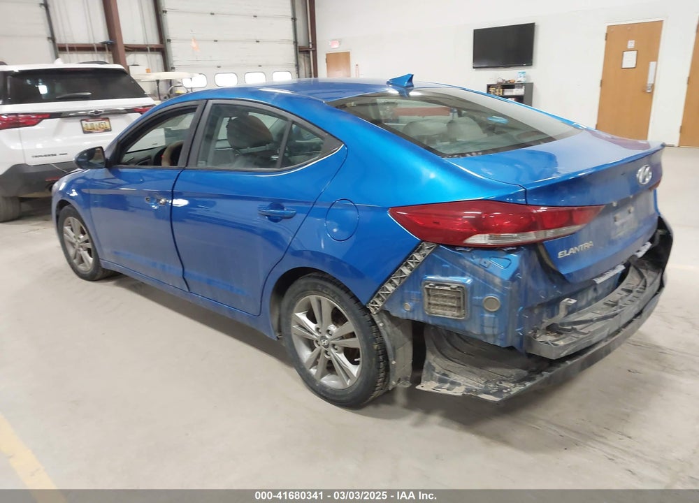 2017 HYUNDAI ELANTRA VIN: KMHD84LF7HU162791