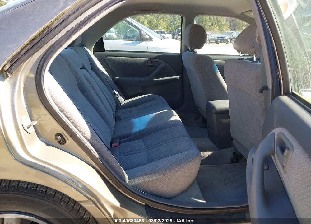 2001 TOYOTA CAMRY LE VIN: 4T1BG22K51U066449
