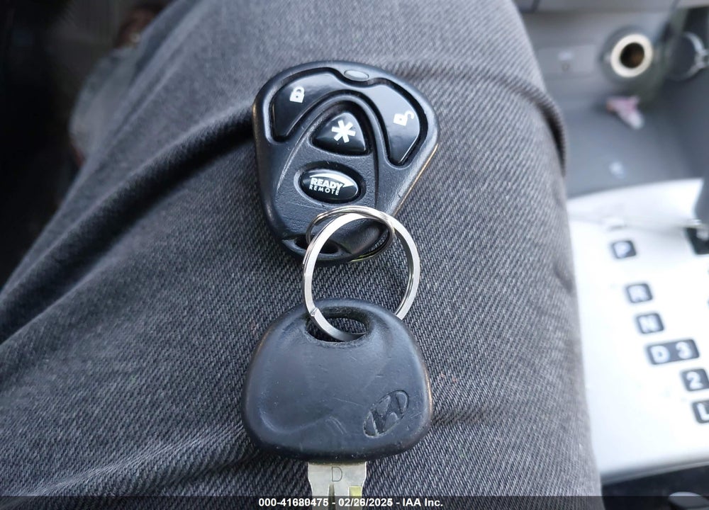 2008 HYUNDAI ELANTRA VIN: KMHDU46D18U585050