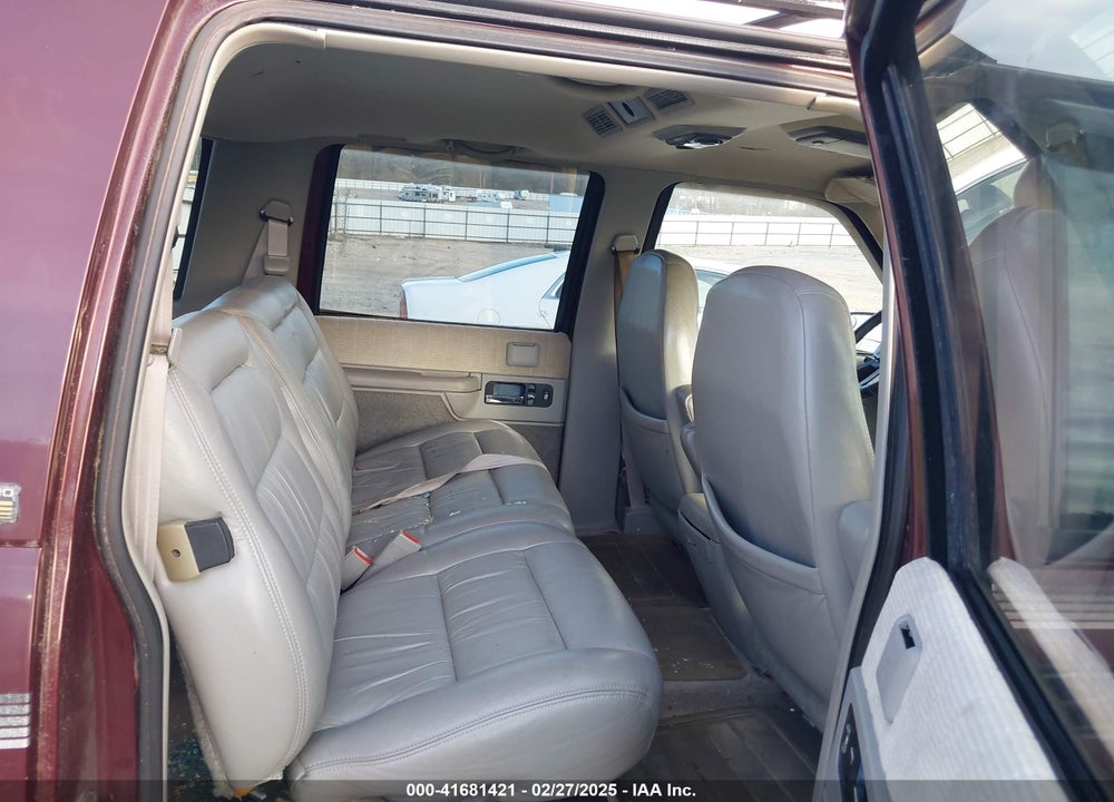 1994 CHEVROLET SUBURBAN C1500 VIN: 1GNEC16K3RJ353472