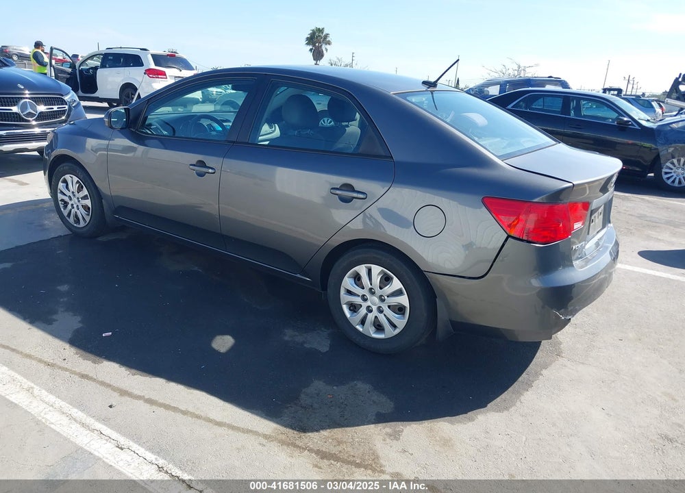 2013 KIA FORTE VIN: KNAFU4A24D5715827