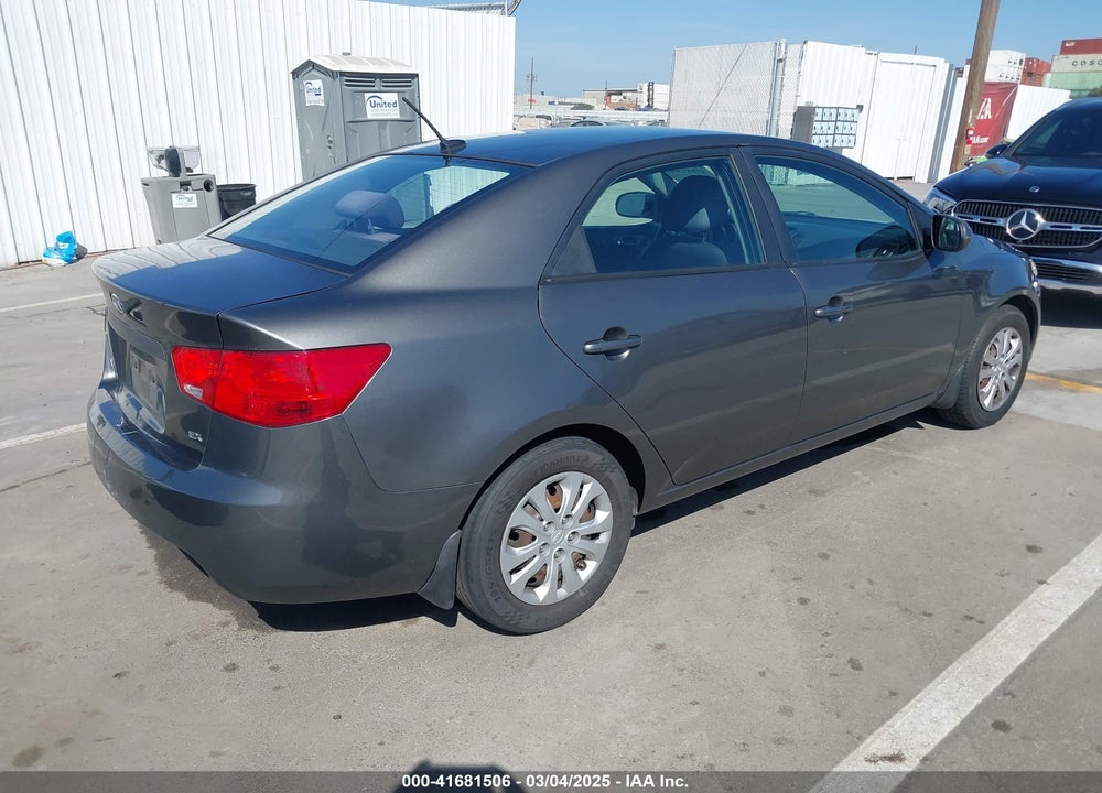 2013 KIA FORTE VIN: KNAFU4A24D5715827