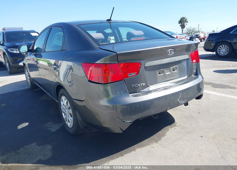 2013 KIA FORTE VIN: KNAFU4A24D5715827