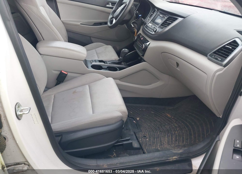 2016 HYUNDAI TUCSON SE VIN: KM8J33A41GU116787