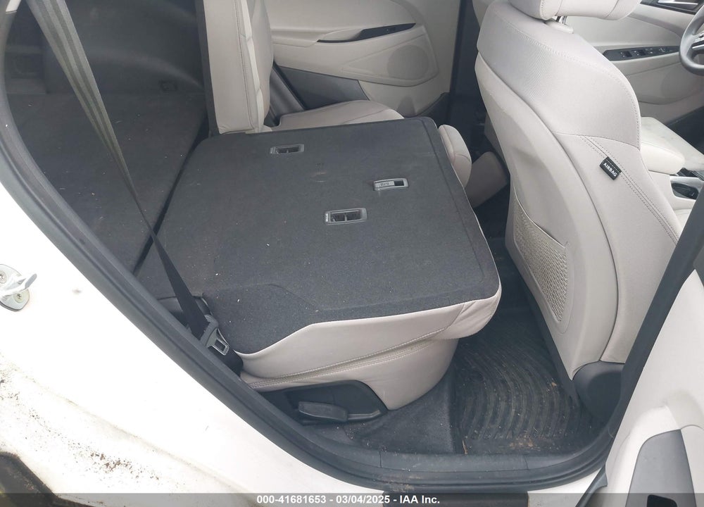 2016 HYUNDAI TUCSON SE VIN: KM8J33A41GU116787