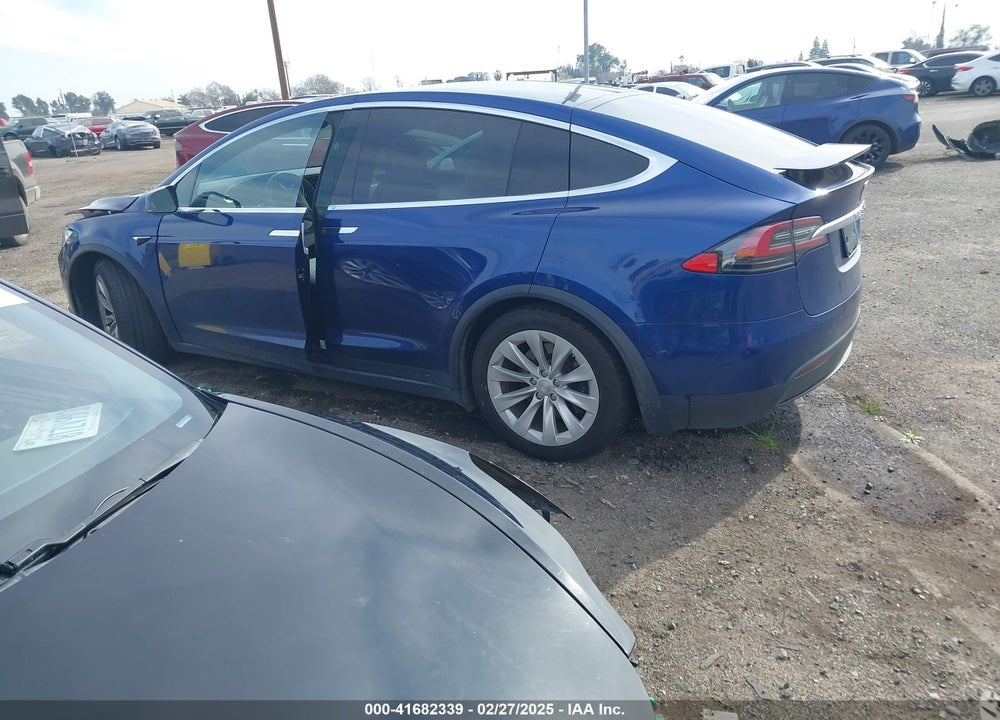 2021 TESLA MODEL X VIN: 5YJXCBE28MF316085