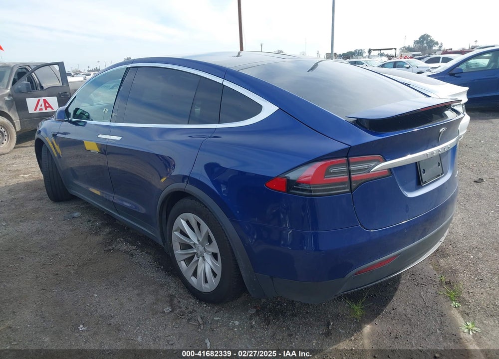 2021 TESLA MODEL X VIN: 5YJXCBE28MF316085
