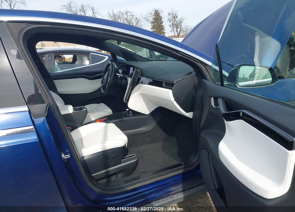 2021 TESLA MODEL X VIN: 5YJXCBE28MF316085