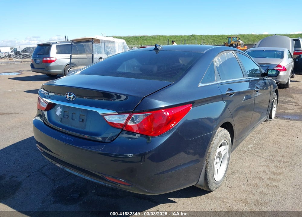 2013 HYUNDAI SONATA VIN: 5NPEB4AC6DH523077