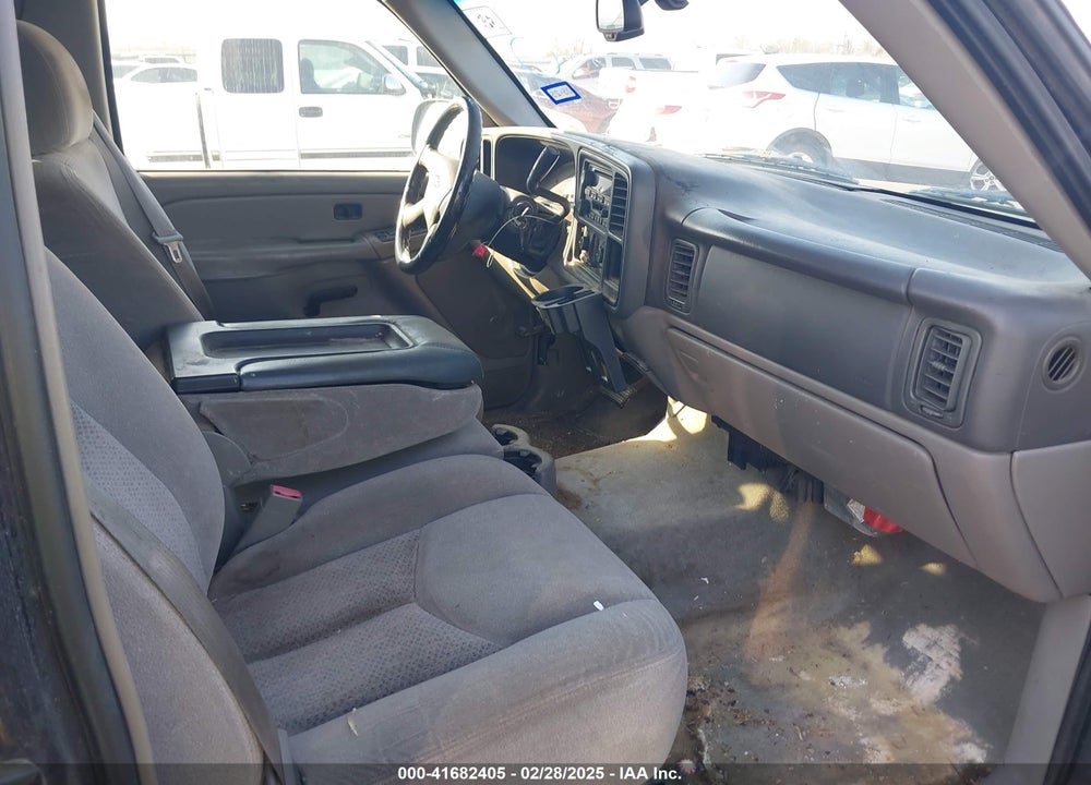 2004 CHEVROLET TAHOE LS VIN: 1GNEC13V44R115266