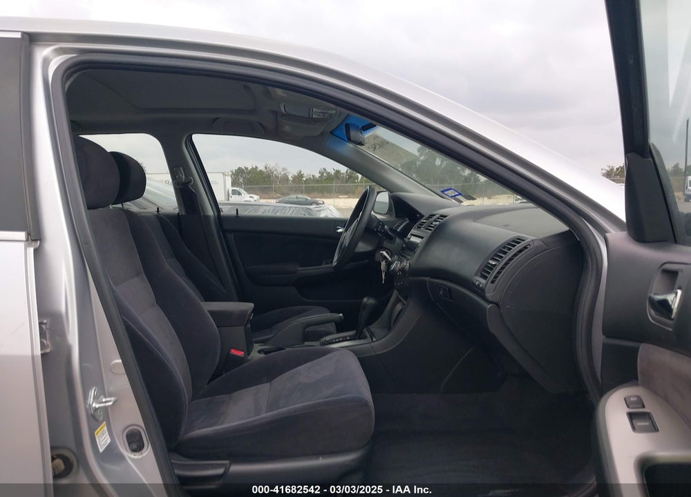 2003 HONDA ACCORD 2.4 EX VIN: JHMCM56673C076746