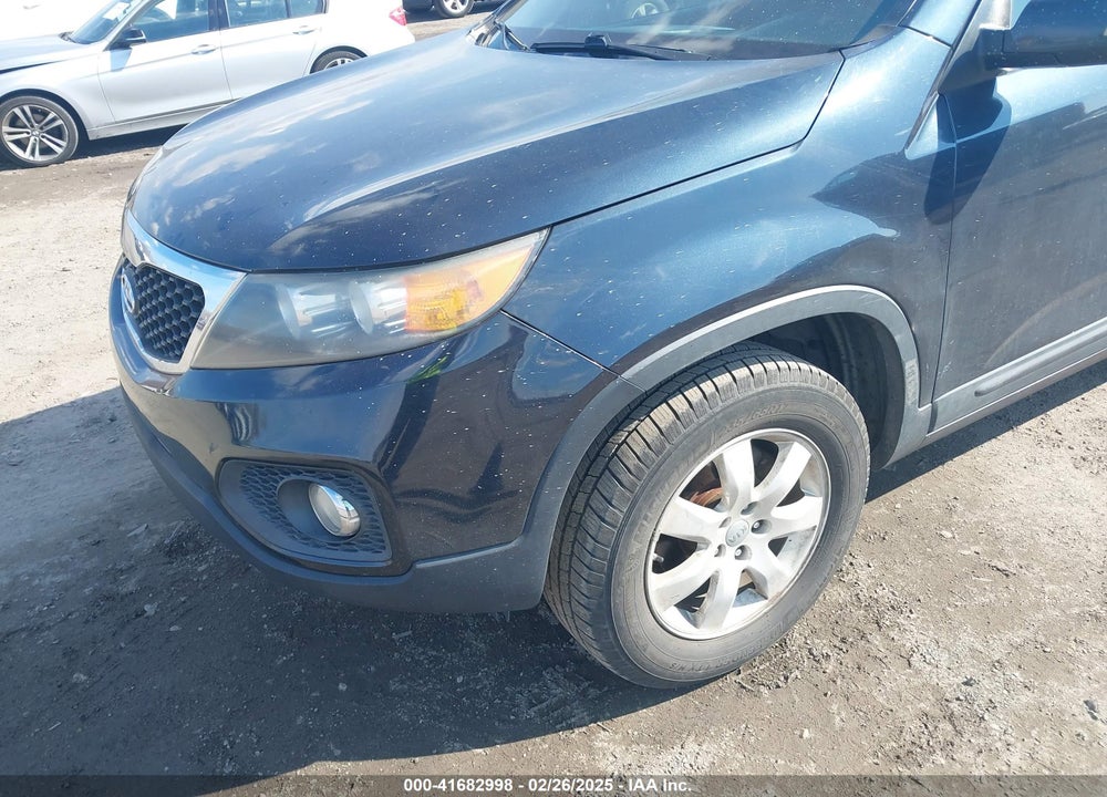 2013 KIA SORENTO LX VIN: 5XYKT3A13DG397809