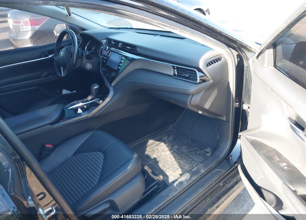 2019 TOYOTA CAMRY VIN: 4T1B11HK4KU727375