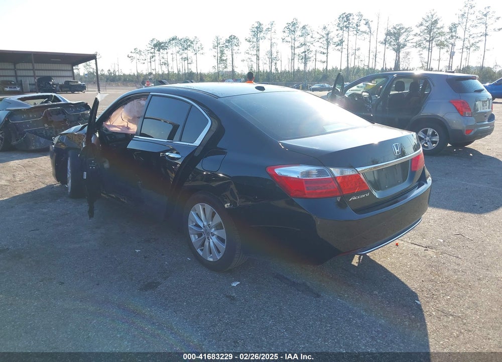 2015 HONDA ACCORD VIN: 1HGCR2F82FA159358