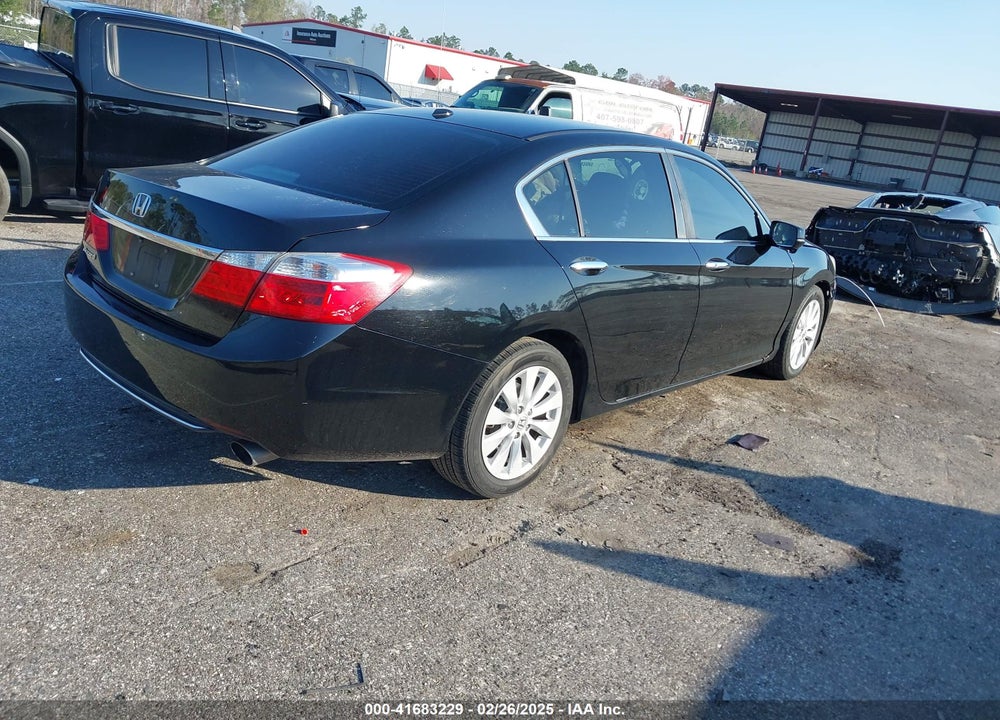 2015 HONDA ACCORD VIN: 1HGCR2F82FA159358