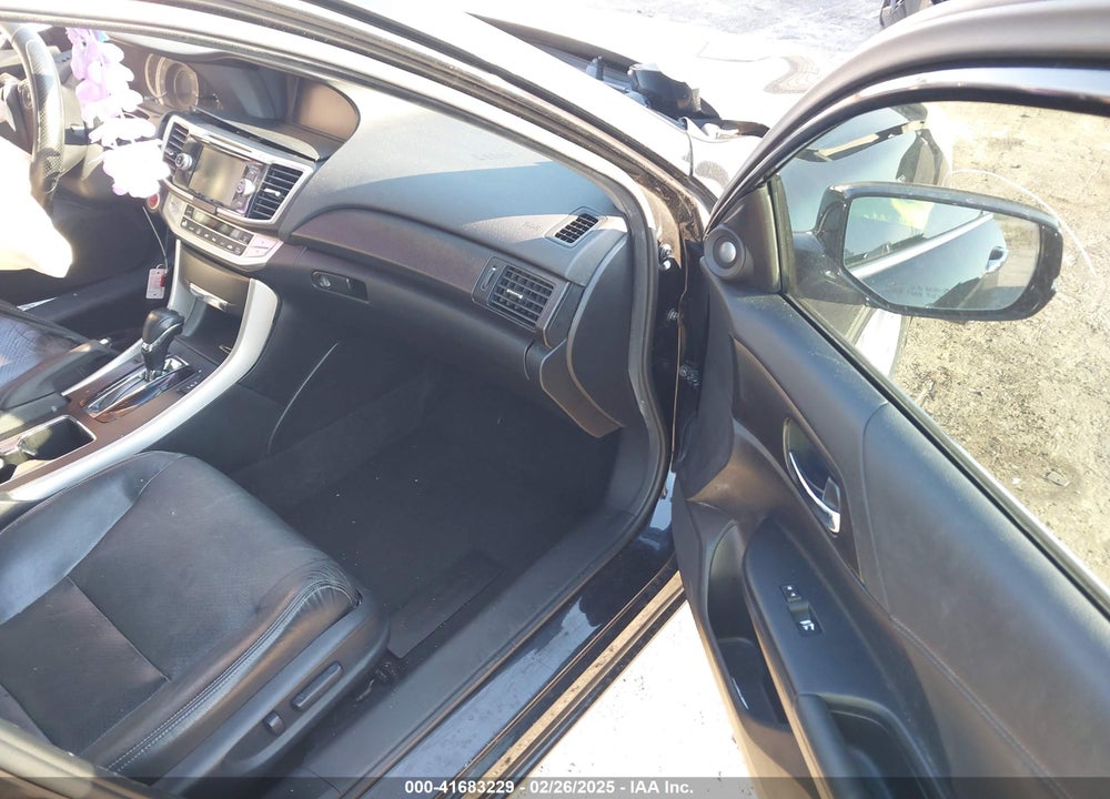 2015 HONDA ACCORD VIN: 1HGCR2F82FA159358