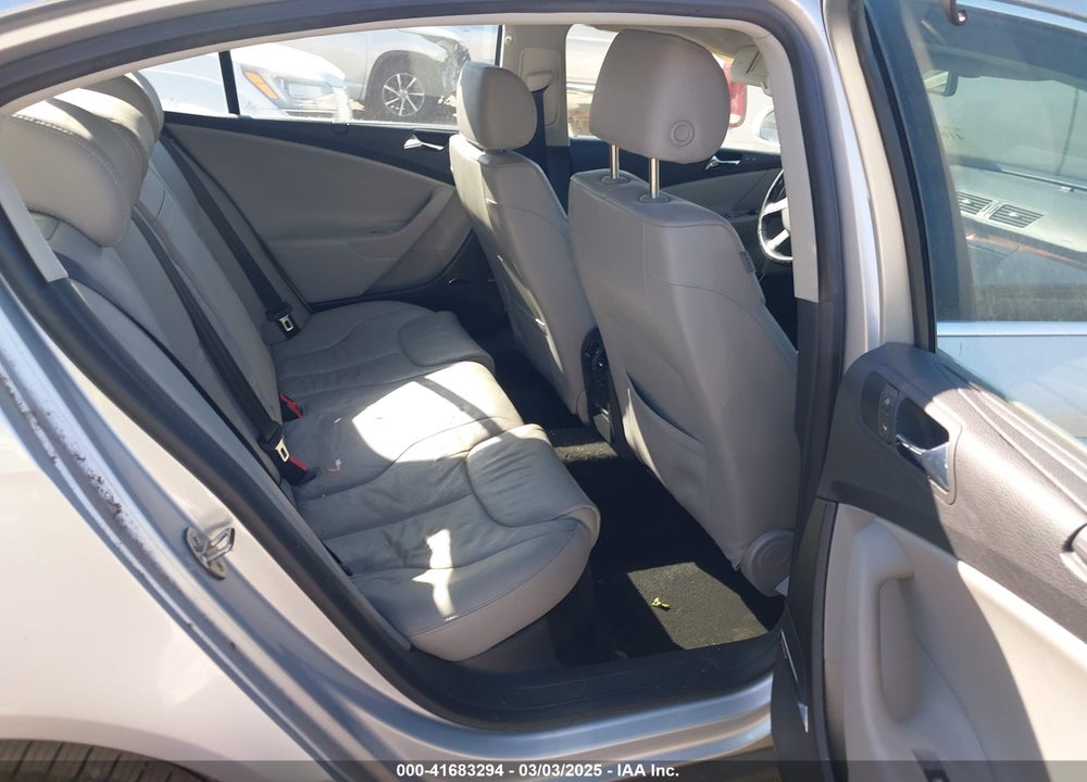 2006 VOLKSWAGEN PASSAT VIN: WVWEU73C76P130608