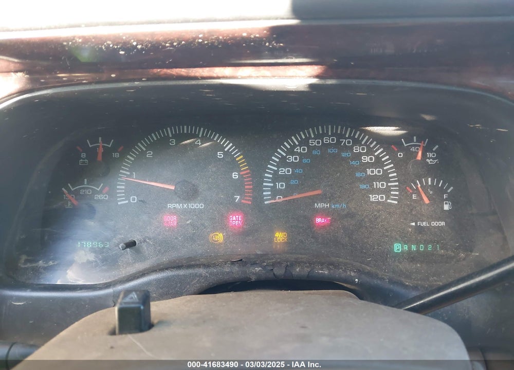2000 DODGE DURANGO VIN: 1B4HS28N7YF138195