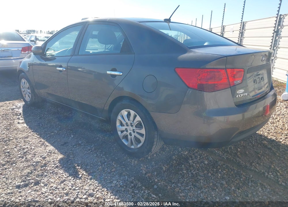 2011 KIA FORTE VIN: KNAFU4A27B5375814