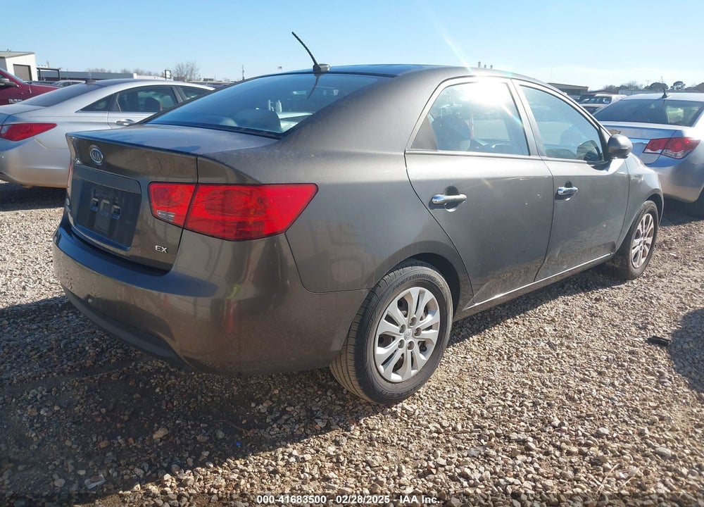 2011 KIA FORTE VIN: KNAFU4A27B5375814