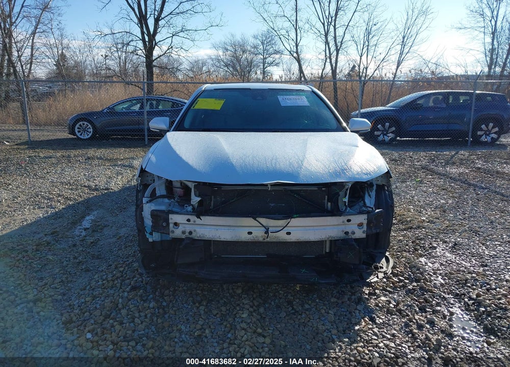 2018 TOYOTA CAMRY VIN: 4T1B11HK5JU009963
