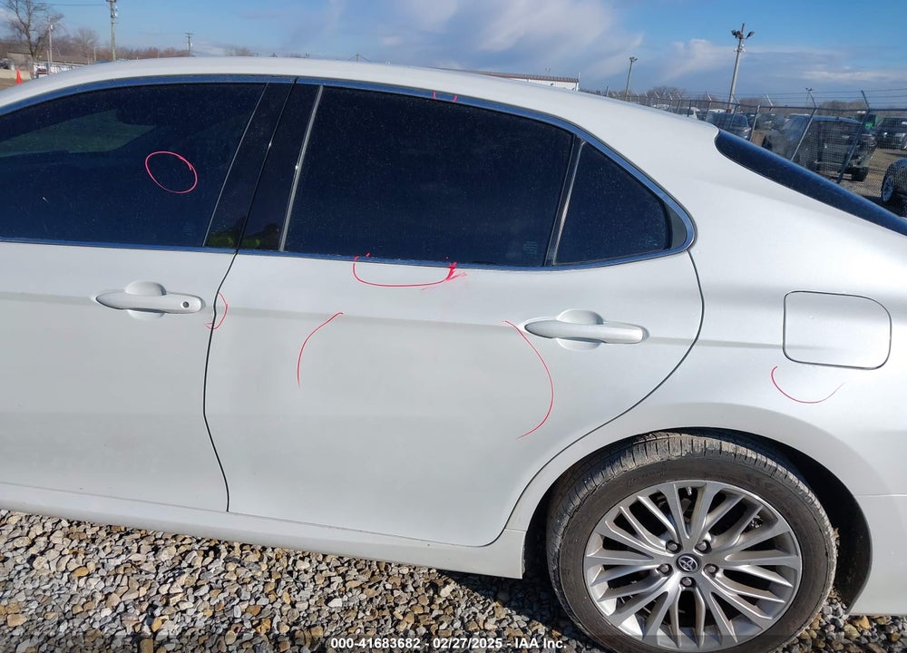 2018 TOYOTA CAMRY VIN: 4T1B11HK5JU009963
