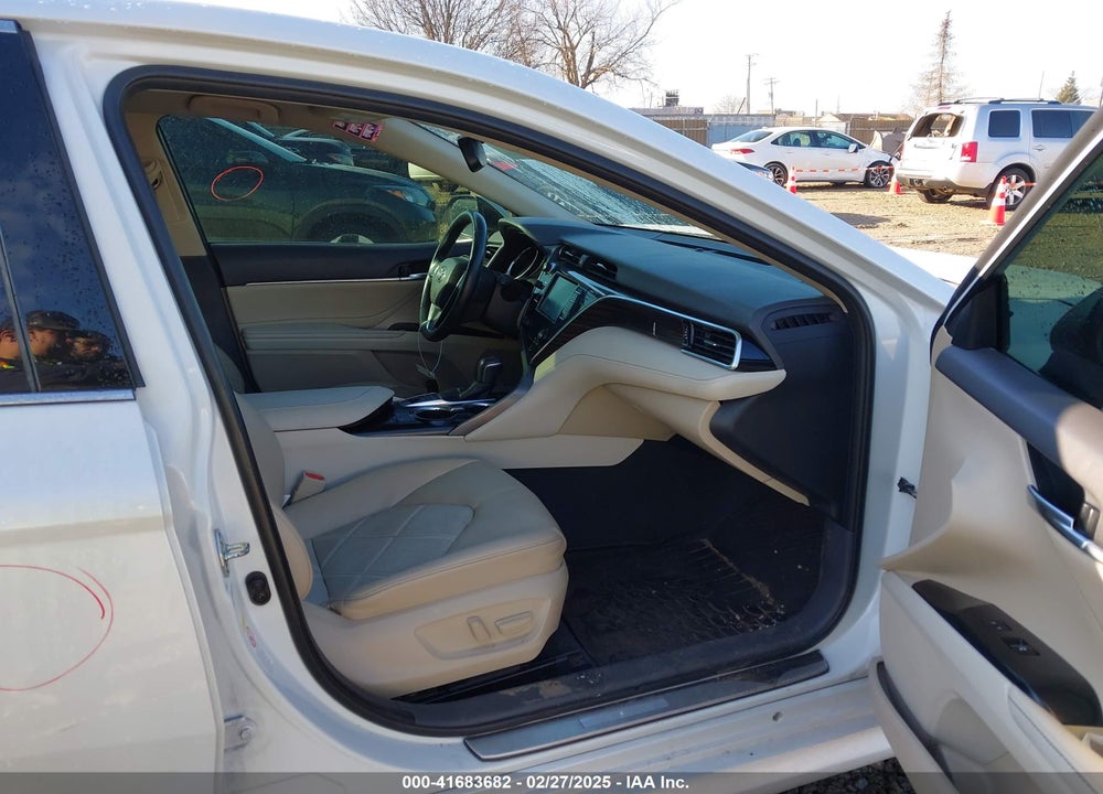 2018 TOYOTA CAMRY VIN: 4T1B11HK5JU009963
