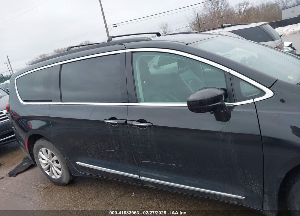 2017 CHRYSLER PACIFICA VIN: 2C4RC1BGXHR598856
