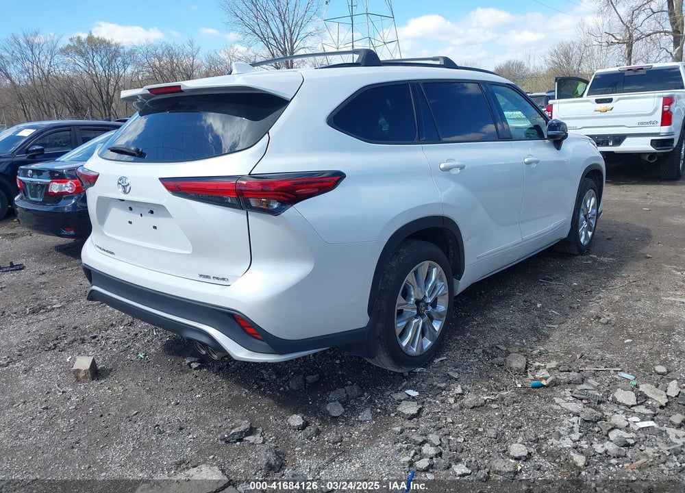 2022 TOYOTA HIGHLANDER VIN: 5TDLZRBH0NS235559