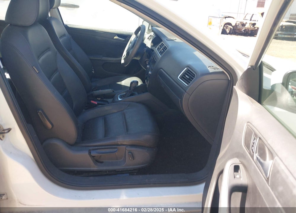 2014 VOLKSWAGEN JETTA 1.8T SE VIN: 3VWD17AJ5EM422832