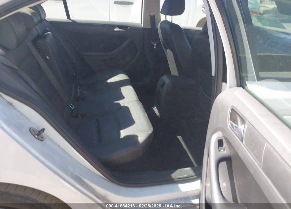 2014 VOLKSWAGEN JETTA 1.8T SE VIN: 3VWD17AJ5EM422832