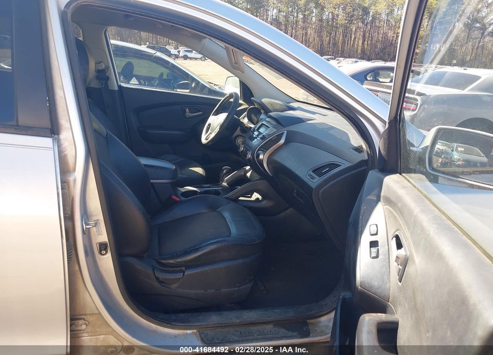 2011 HYUNDAI TUCSON VIN: KM8JU3AC9BU147332