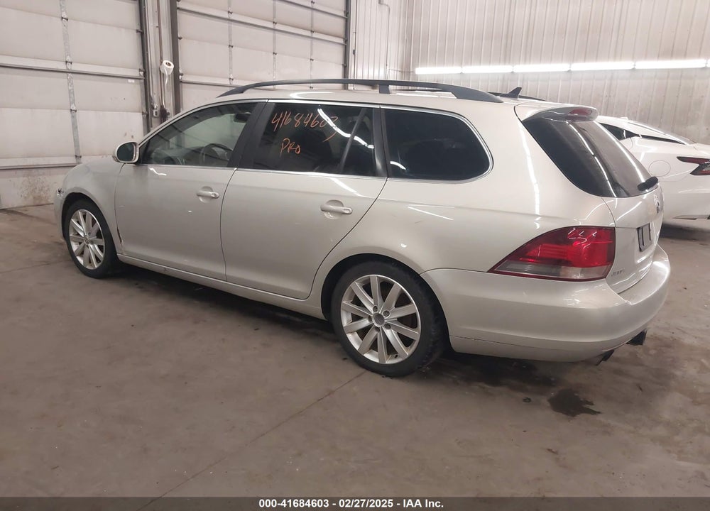 2011 VOLKSWAGEN JETTA SPORTWAGEN VIN: 3VWML8AJXBM605428
