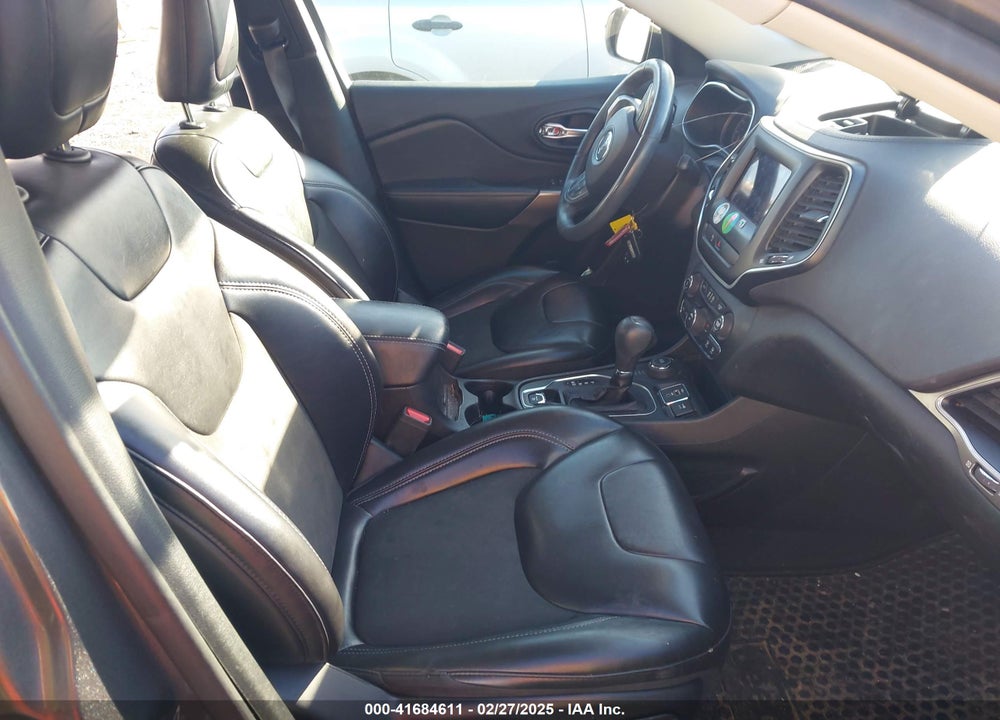 2019 JEEP CHEROKEE LATITUDE PLUS 4X4 VIN: 1C4PJMLB4KD300121