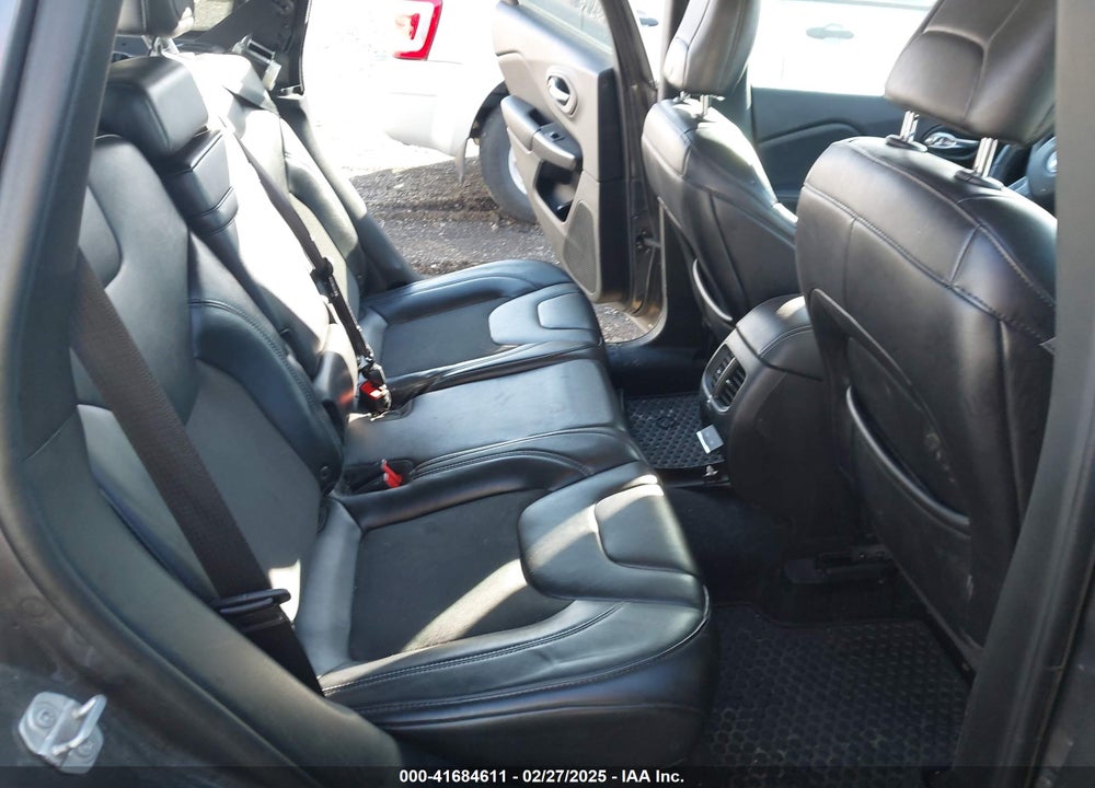 2019 JEEP CHEROKEE LATITUDE PLUS 4X4 VIN: 1C4PJMLB4KD300121