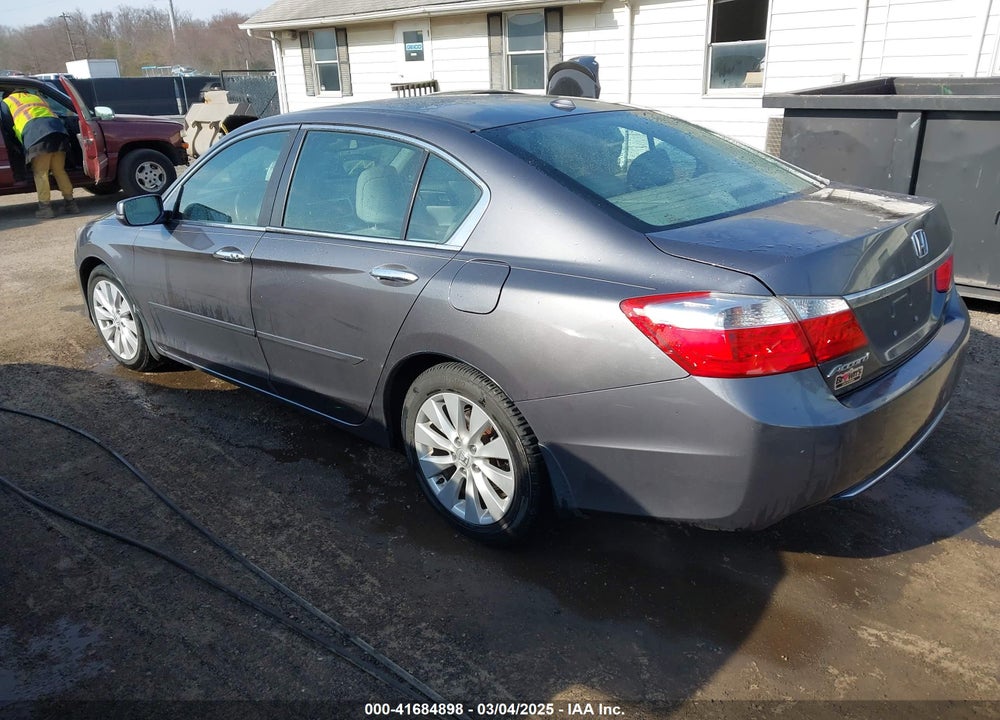 2013 HONDA ACCORD VIN: 1HGCR2F86DA058210