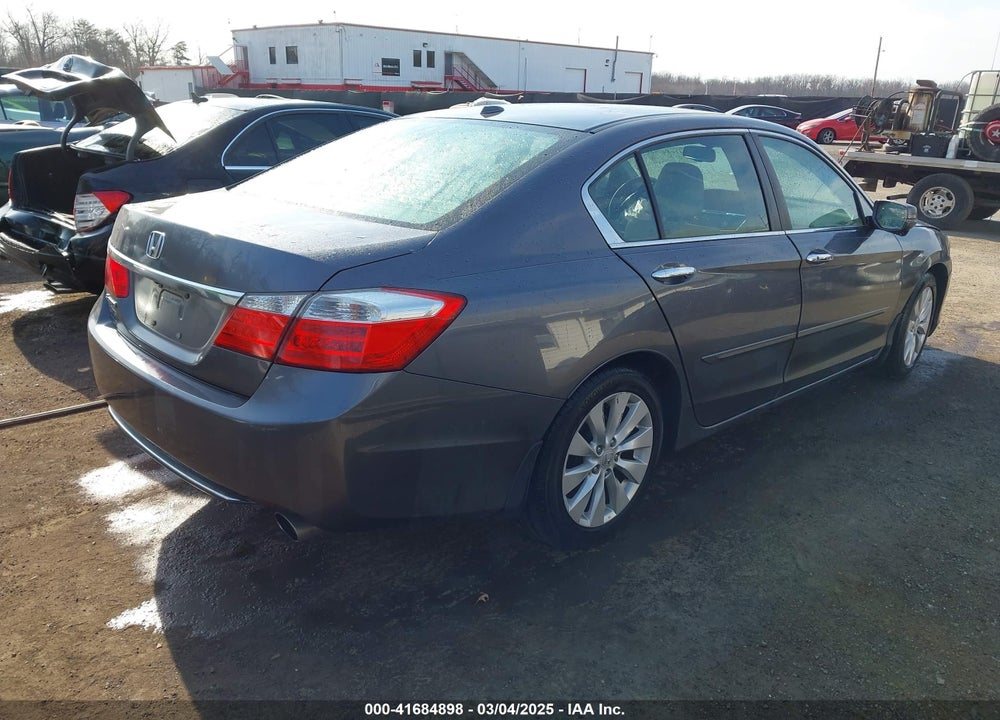 2013 HONDA ACCORD VIN: 1HGCR2F86DA058210