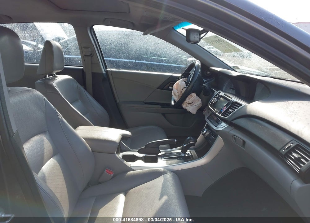 2013 HONDA ACCORD VIN: 1HGCR2F86DA058210