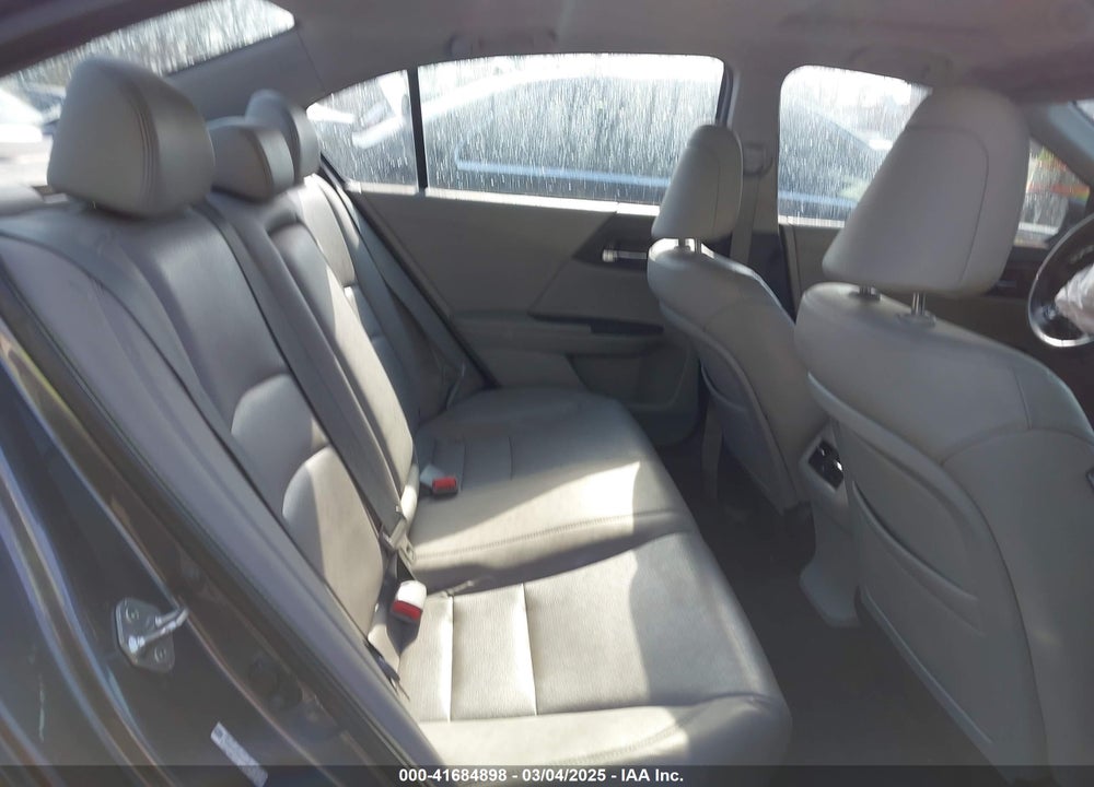 2013 HONDA ACCORD VIN: 1HGCR2F86DA058210