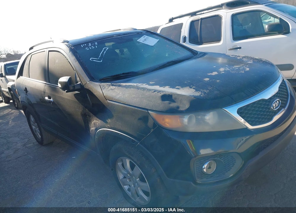 2011 KIA SORENTO VIN: 5XYKT3A10BG124386