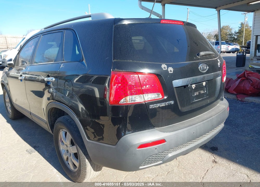 2011 KIA SORENTO VIN: 5XYKT3A10BG124386