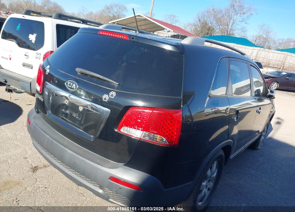 2011 KIA SORENTO VIN: 5XYKT3A10BG124386