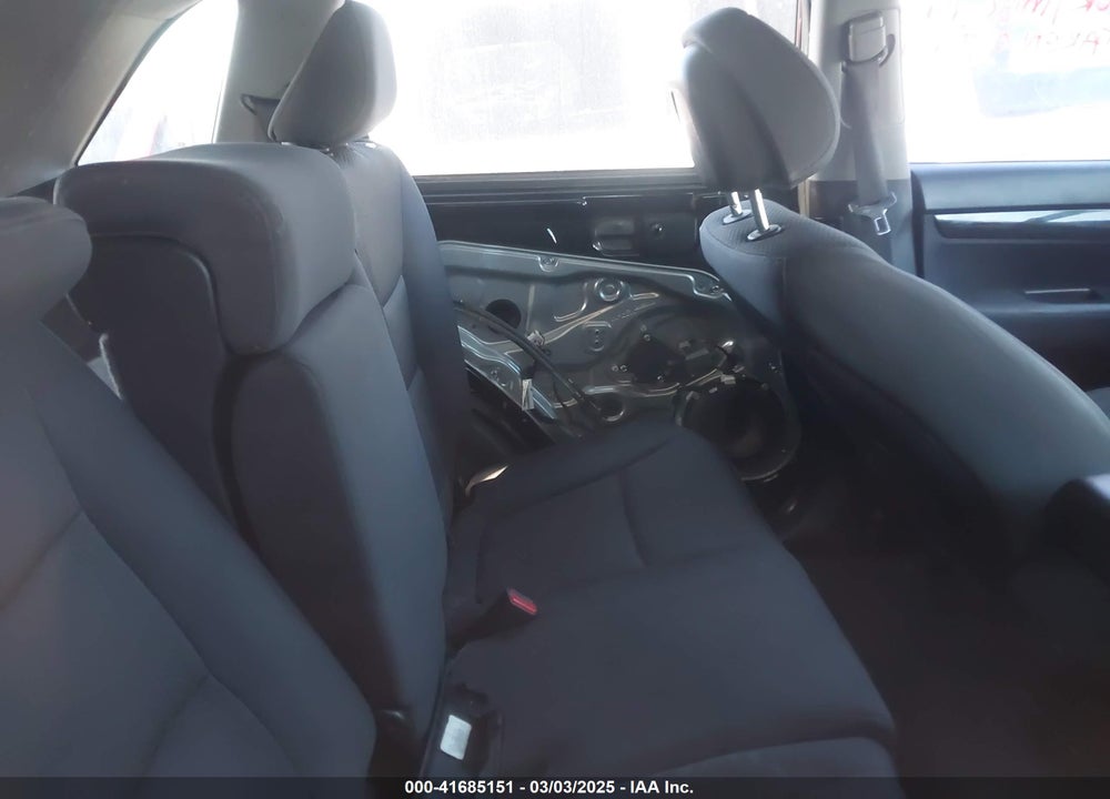 2011 KIA SORENTO VIN: 5XYKT3A10BG124386